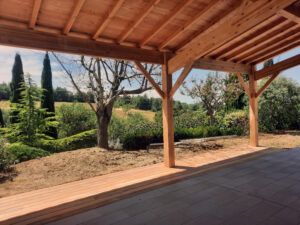 charpente carport bois pour maison toulousaine