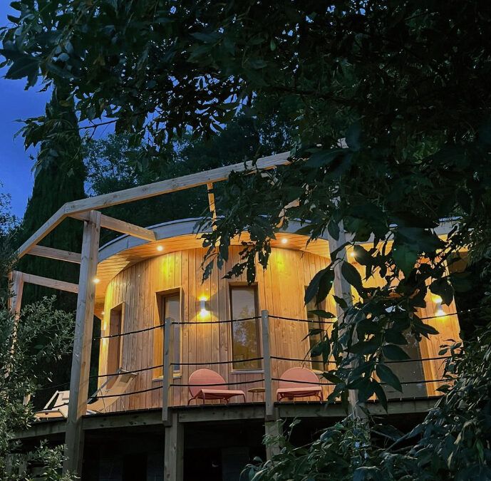 Pourquoi choisir une maison à ossature bois ? Avantages, performances et durabilité.