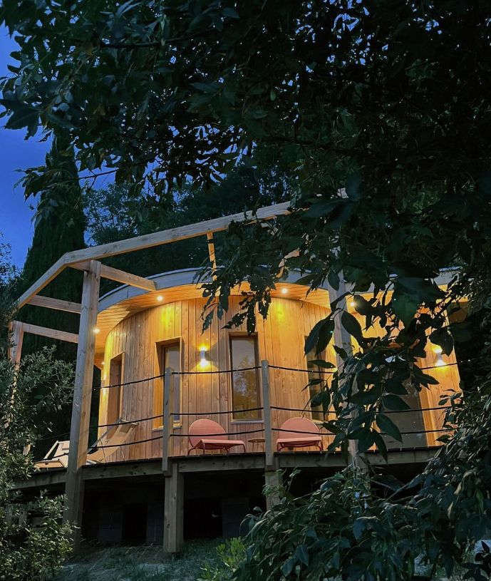 il s'agit d'une maison en bois