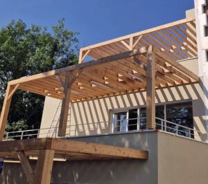 pergolas bois sur balcon toulouse