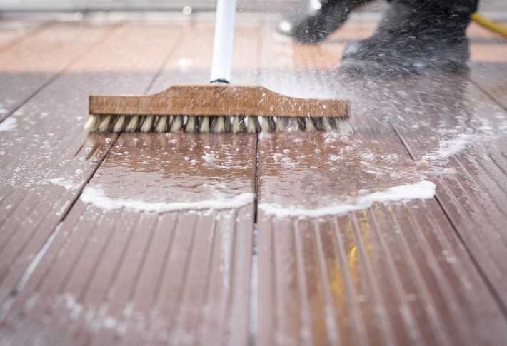 savon noir pour nettoyage terrasse composite nettoyage au balai brosse et savon noir terrasse composite