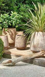 pots de fleurs pour déco terrasse bois